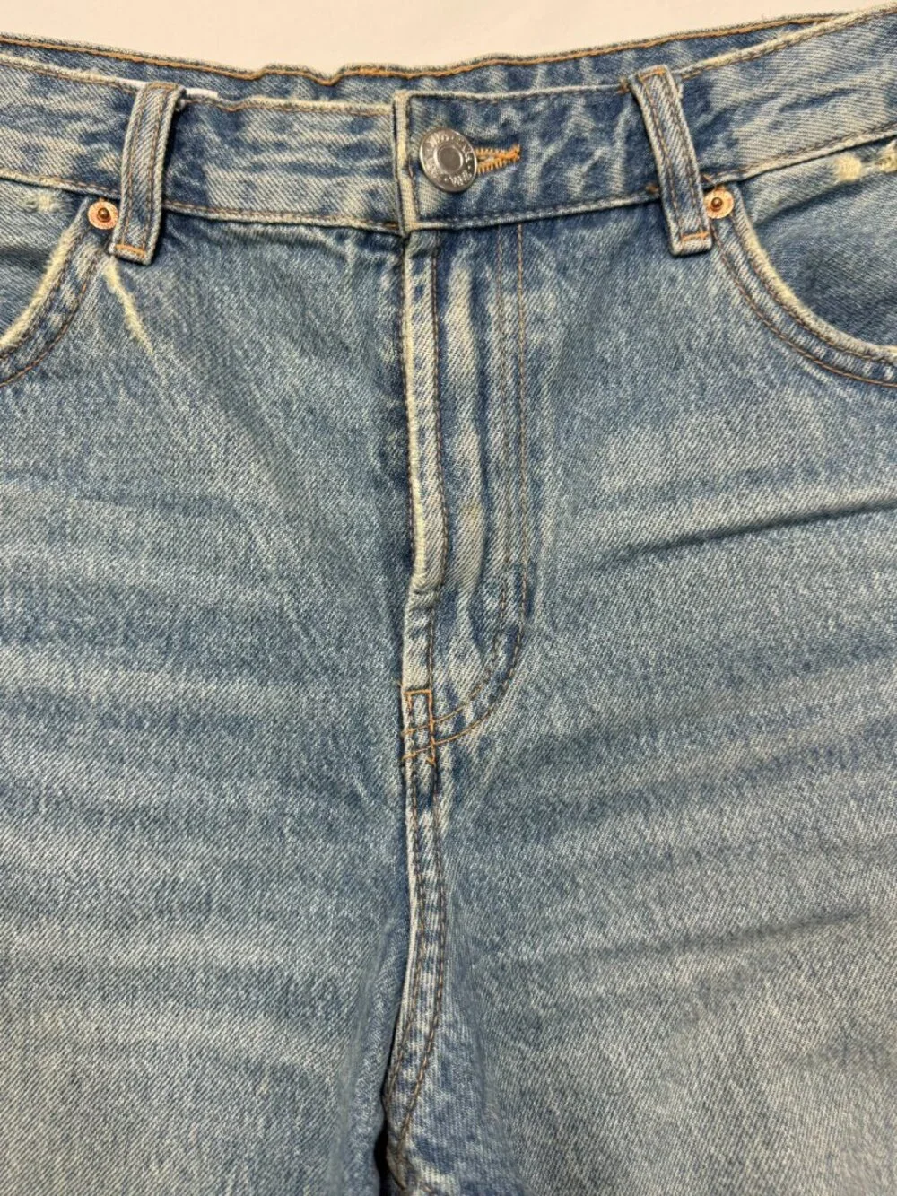Zara Light Wash Denim Shorts US 8 Raw Hem Mid Rise Blue Jean Shorts summer